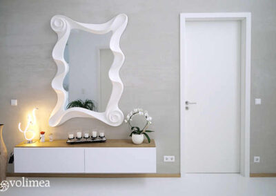 Mikrozement beton (Wand) und alabasterweiß (Boden)